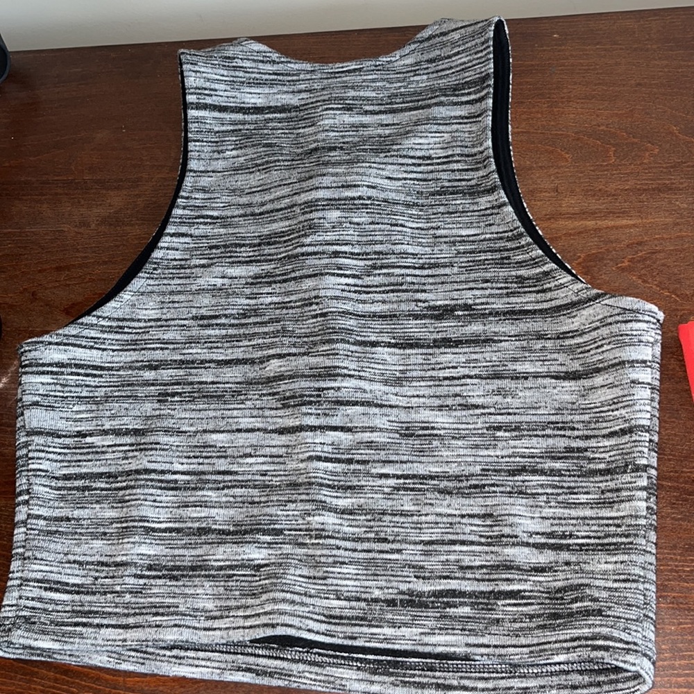 Two NWOT Size Medium Crop Tops - Picture 5 of 5